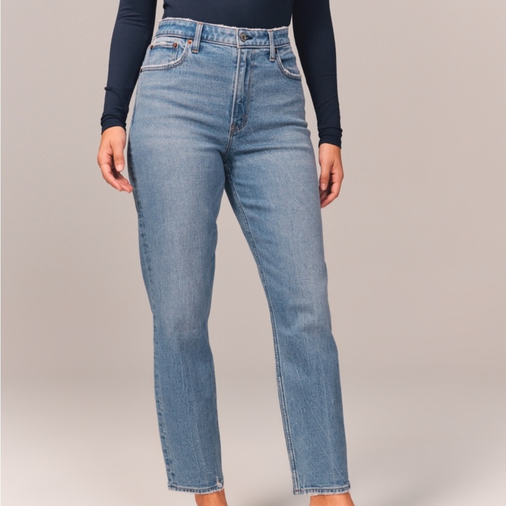 Abercrombie & Fitch High-Rise Mom Jean Light Blue